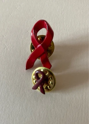 Lot pin’s collector ruban rouge, merk: Inconnu, staat: Heel goed, € 3,00, € 3,85 inclusief Kopersbescherming