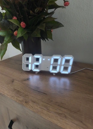 Orologio sveglia Led Bianco, brand: Orologio, condizioni: Nuovo senza cartellino, €11.90, €13.20 include la Protezione acquisti