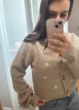 Gilet beige à fleur, marke: Love Tree, zustand: Neu, größe: S / 36 / 8, 10,00 €, 11,20 € inklusive Vinted-Käuferschutz