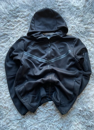 Hoodie capuche full Zippé Nike Tech Couleur Noir Taille M/L, brand: Nike, condizioni: Buone, taglia: M, €20.00, €21.70 include la Protezione acquisti
