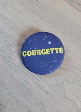 Badge de la pièce de théâtre adaptée du film d'animation Ma vie de Courgette, condition: New without tags, €2.00, €2.80 includes Buyer Protection