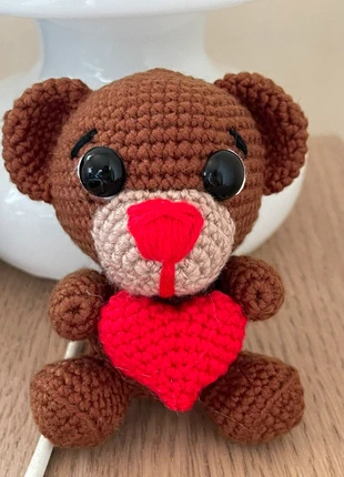Orsetto con cuore amigurumi, marque: Mano, état: Neuf sans étiquette, taille: Taille unique, 8,00 €, 9,10 € Protection acheteurs incluse