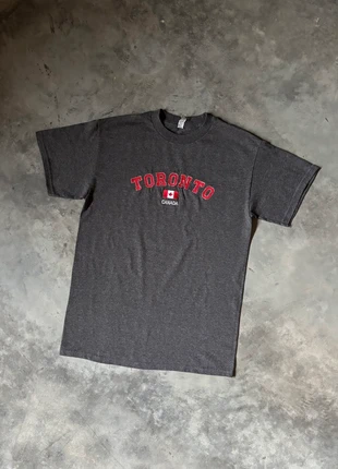 T-shirt brodé gris foncé Toronto Alstyle vintage dark grey tee taille M, marca: Vintage Dressing, estado: Muito bom, tamanho: M, €7.00, €8.05 inclui Proteção do Comprador Pro