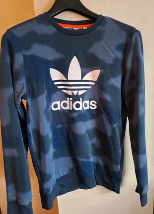 Trui Adidas, merk: adidas, staat: Heel goed, maat: 15 jaar / 170 cm, € 8,00, € 9,10 inclusief Kopersbescherming