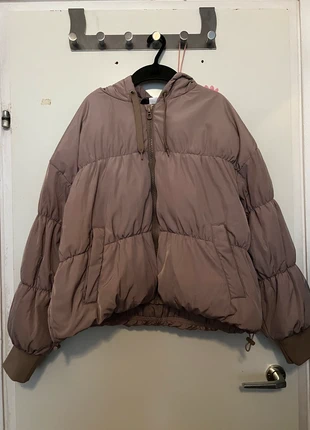 Steppjacke von H&M (M), marke: H&M, zustand: Sehr gut, größe: M / 38 / 10, 16,00 €, 17,50 € inklusive Vinted-Käuferschutz