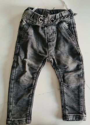 Leuke jeans, merk: Zeeman, staat: Goed, maat: 9-12 maanden / 74 cm, € 1,00, € 1,75 inclusief Kopersbescherming