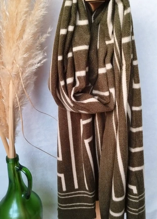 Echarpe kaki, marque: Boutique Parisienne, état: Très bon état, 15,00 €, 16,45 € Protection acheteurs (Pro) incluse