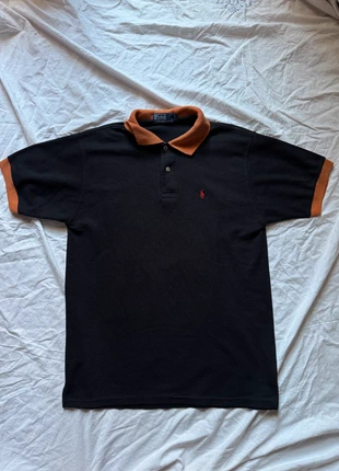 Polo Ralph Lauren Vintage - Nera con Colletto Arancione e Logo Rosso - Taglia XL - Cotone, brand: Ralph Lauren, condizioni: Ottime, taglia: XL, €11.99, €13.29 include la Protezione acquisti