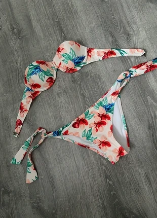 Bikini blanc à fleurs rouges - Taille S - NEUF, marca: Local, estado: Nuevo sin etiquetas, tamaño: S / 36 / 8, 9,00 €, 9,45 € Protección al comprador incluida