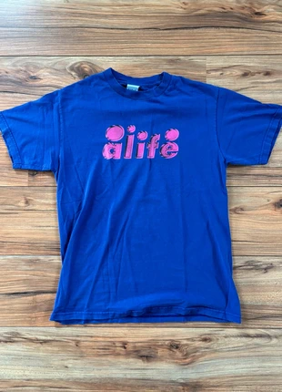 Alife shirt paars, merk: Alife, staat: Heel goed, maat: M, € 7,50, € 8,58 inclusief Kopersbescherming