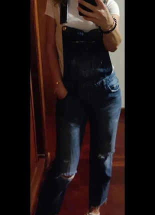 Macacão de ganga com rasgões Novo- Stradivarius, marque: Stradivarius, état: Neuf sans étiquette, taille: S / 36 / 8, 6,00 €, 7,00 € Protection acheteurs incluse