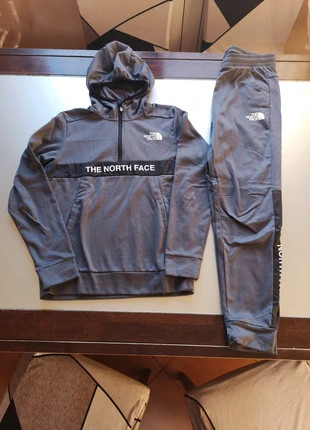 Tuta ragazzo The North Face taglia XL (160/175 cm), marque: The North Face, état: Très bon état, taille: XL, 55,00 €, 58,45 € Protection acheteurs incluse