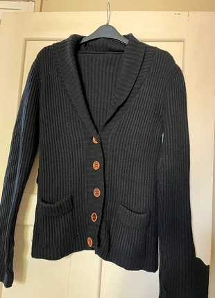 Gros gilet cardigan noir avec boutons chaud, brand: LAINE, condition: Very good, size: L / 40 / 12, €9.00, €10.15 includes Buyer Protection