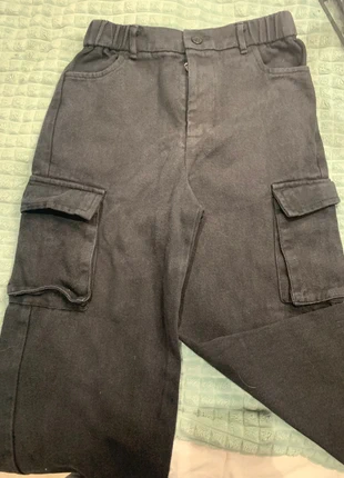 Pantalon cargo noir, marke: Shein, zustand: Neu, mit Etikett, größe: 10 Jahre / 140, 10,00 €, 11,20 € inklusive Vinted-Käuferschutz