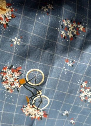 3 mètres - Tissu satin de coton imprimé bicyclette bleu - Lise Tailor, marque: Lise tailor, état: Neuf avec étiquette, 30,00 €, 32,20 € Protection acheteurs incluse