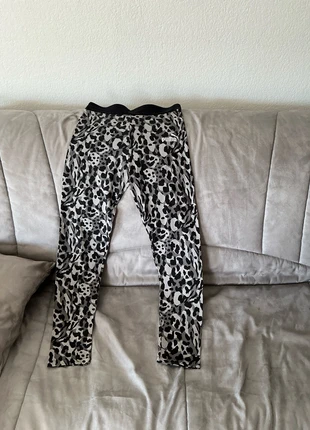 Legging puma 13/14 ans, merk: Puma, staat: Nieuw zonder prijskaartje, maat: 13 jaar / 158 cm, € 7,00, € 8,05 inclusief Kopersbescherming