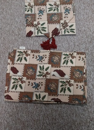 Christmas table runner and 6 place mats., brand: Unbranded, condition: Very good, £2.50, £3.33 includes Buyer Protection