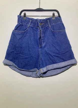 Short en jean bleu - H&M, marque: H&M, état: Très bon état, taille: S / 36 / 8, 10,00 €, 11,20 € Protection acheteurs incluse