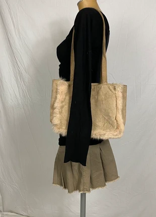Furry beige shoulderbag, merk: Vintage Boutique, staat: Heel goed, € 21,00, € 22,75 inclusief Kopersbescherming