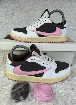 Air Jordan 1 Retro OG x Travis Scott Nuevas sin Uso, marque: Jordan x Travis Scott, état: Neuf sans étiquette, taille: 45, 120,00 €, 126,70 € Protection acheteurs incluse