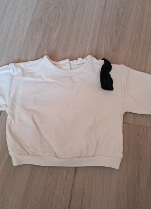 Truitje met strik, merk: Cuddles & Smiles, staat: Heel goed, maat: 6-9 maanden / 68 cm, € 2,00, € 2,80 inclusief Kopersbescherming