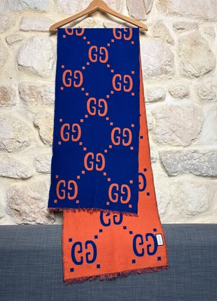 Grande écharpe bi-faces Gucci logo all over soie laine, brand: Gucci, condition: Very good, €249.00, €262.15 includes Buyer Protection