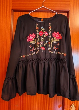 Blusa de manga larga negra con flores de Shein, marca: Shein, estado: Muy bueno, tamaño: M / 38 / 10, 5,00 €, 5,95 € Protección al comprador incluida