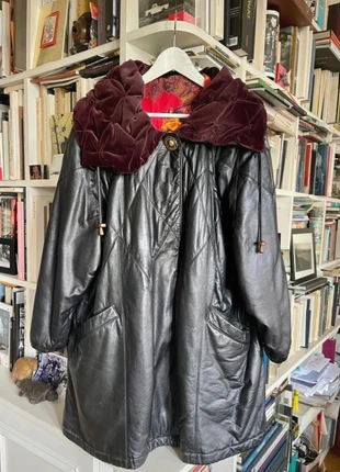 Veste vintage en cuir noir avec grand col en velours bordeaux, marca: Vintage Dressing, estado: Nuevo sin etiquetas, tamaño: Talla única, 58,00 €, 61,60 € Protección al comprador incluida