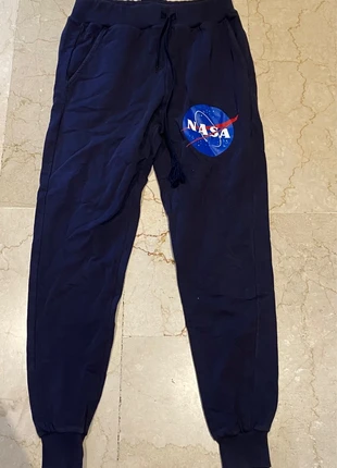 Pantaloni Blu Nasa, marque: NASA, état: Très bon état, taille: M / 38 / 10, 10,00 €, 11,20 € Protection acheteurs incluse