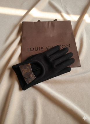 Gants Noirs Louis Vuitton Upcyclés, marque: kamad Paris, état: Neuf sans étiquette, taille: S, 275,00 €, 289,45 € Protection acheteurs incluse