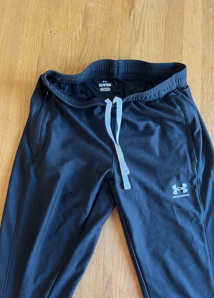 Bas de survêtement style running Under Armour, merk: Under Armour, staat: Goed, maat: 14 jaar / 164 cm, € 15,00, € 16,45 inclusief Kopersbescherming