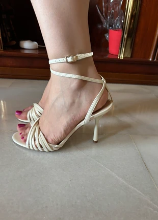 Sandalias blancas de tacón fino con tiras cruzadas, marca: Mango, estado: Nuevo con etiquetas, tamaño: 38, 31,00 €, 33,25 € Protección al comprador incluida