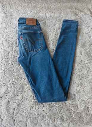 Jeans levis bleu fille taille 23, marque: Levi's, état: Très bon état, taille: Autre, 10,00 €, 11,20 € Protection acheteurs incluse