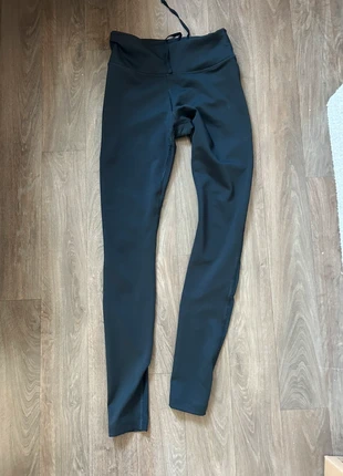 Legging sport, marque: Nike, état: Bon état, taille: XS / 34 / 6, 2,50 €, 3,33 € Protection acheteurs incluse