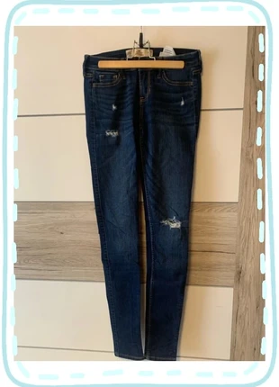 Jeans taille W23/L33, marque: Hollister, état: Très bon état, taille: XS / 34 / 6, 5,00 €, 5,95 € Protection acheteurs (Pro) incluse