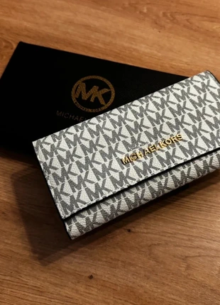Michael Kors Wallet – Withe Monogram – Premium Quality Nice price Nice price, marque: Michael Kors, état: Neuf sans étiquette, 49,99 €, 53,19 € Protection acheteurs incluse