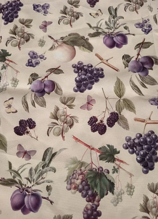 Tissu fruits et papillons, marque: TISSU, état: Très bon état, 10,00 €, 11,20 € Protection acheteurs (Pro) incluse