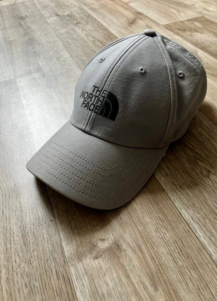Casquette The North Face grise taille réglable adulte logo brodé, marque: The North Face, état: Très bon état, taille: Taille unique, 12,00 €, 13,30 € Protection acheteurs incluse