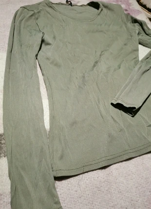 Langärmeliges Oberteil mit Längsstreifen, staat: Goed, maat: S / 36 / 8, € 2,00, € 2,80 inclusief Kopersbescherming