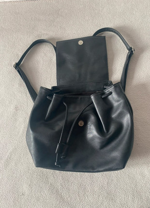 Schwarzer Leder-Rucksack in minimalistischem Design, marque: uni, état: Neuf sans étiquette, 25,00 €, 26,95 € Protection acheteurs incluse