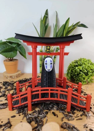 Lot d'un Torii d'un pont japonais et d'un no face Ghibli, Studio Ghibli, Miyazaki, Japon, marque: Ghibli, état: Très bon état, taille: Taille unique, 23,90 €, 25,80 € Protection acheteurs incluse