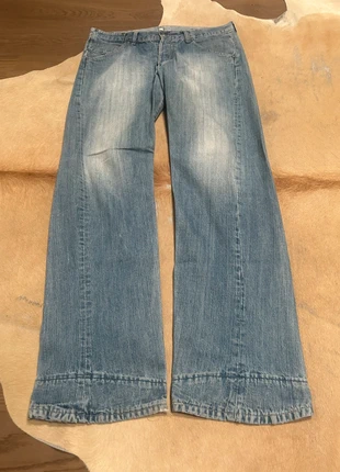 Levi’s engineered jeans, merk: Levi's, staat: Heel goed, maat: XL / 42 / 14, € 50,00, € 53,20 inclusief Kopersbescherming