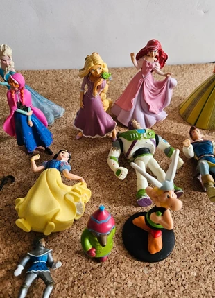 lot de 15 personnages Disney et divers, marque: Disney, état: Satisfaisant, taille: 5 ans / 110 cm, 2,00 €, 2,80 € Protection acheteurs incluse
