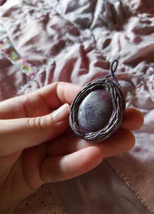 Lepidolite hanger, marque: Bosheksapparel, état: Très bon état, 12,00 €, 13,30 € Protection acheteurs incluse