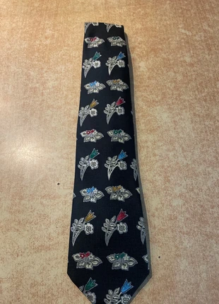 Cravate vintage artesie noire et fleurs multicolores, marque: Artesie, état: Neuf sans étiquette, 12,00 €, 13,30 € Protection acheteurs incluse