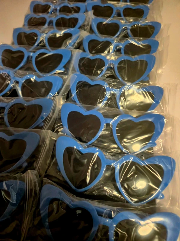 Lot de 20 Paires de Lunettes Fantaisie Cœur Bleu - photo numéro 3
