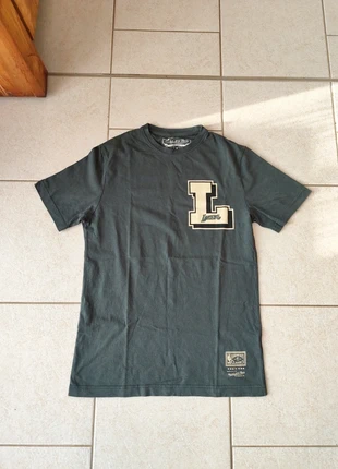 Tee shirt Lakers S, marke: Mitchell & Ness, zustand: Sehr gut, größe: S / 36 / 8, 3,50 €, 4,38 € inklusive Vinted-Käuferschutz
