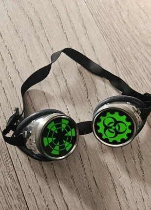 Green cyber goggles, merk: no brand, staat: Goed, € 10,00, € 11,20 inclusief Kopersbescherming