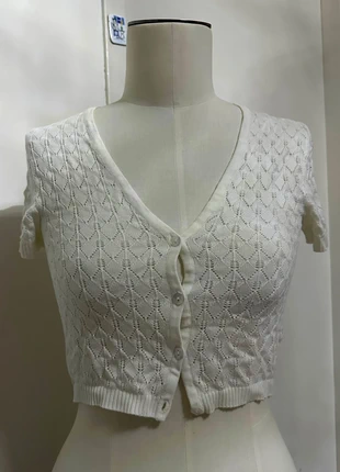 Cute White top with buttons, merk: Asian, staat: Heel goed, maat: XS / 34 / 6, € 3,00, € 3,85 inclusief Kopersbescherming