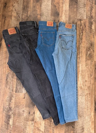 vier Levi’s jeans, merk: Levi's, staat: Heel goed, maat: Overige, € 40,00, € 42,70 inclusief Kopersbescherming